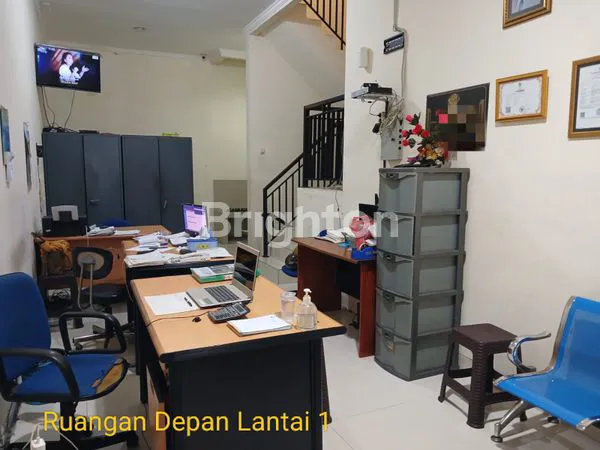 image RUMAH RAPI 3,5 LANTAI DI LOKASI STRATEGIS DI TANJUNG DUREN JAKARTA BARAT (3)