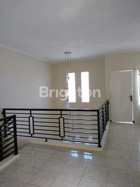 image RUMAH 2 LANTAI RUNGKUT DEKAT MERR (4)