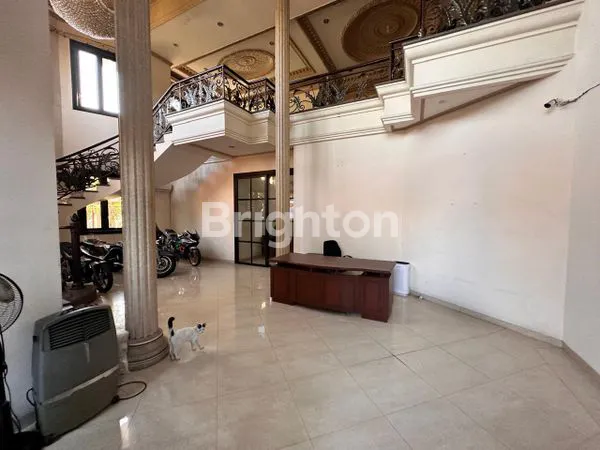 image RUMAH MEWAH DEKAT POLDA JATIM (3)