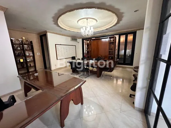 image RUMAH MEWAH DEKAT POLDA JATIM (7)