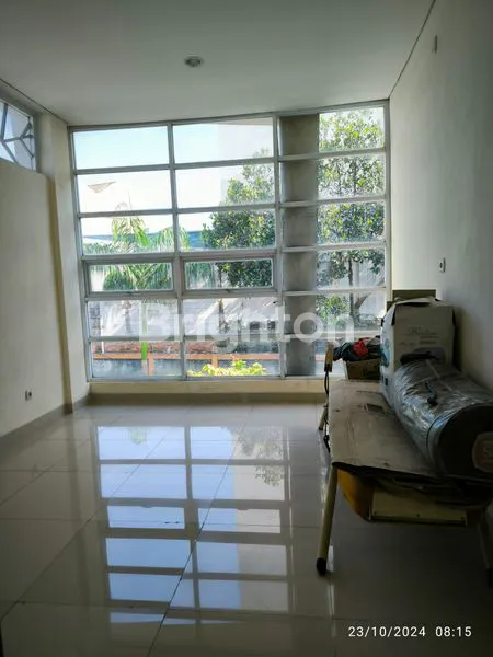 image RUMAH SELANGKAH KE PINTU TOL BOGOR (7)