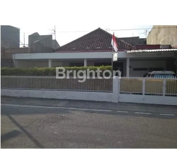 image RUMAH HITUNG TANAH DI DAERAH STRATEGIS, BISA DIJADIKAN TEMPAT USAHA DI DAERAH RING 1 JAKARTA PUSAT (1)