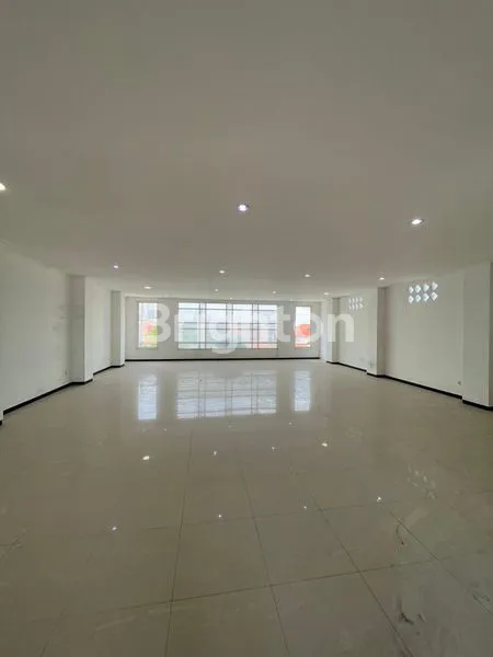 image READY GEDUNG DENGAN LIFT TERPISAH DI RAYA DARMO PERMAI SURABAYA BARAT JAWA TIMUR. SELANGKAH HR MUHAMMAD MAYJEN SUNGKONO. COCOK UNTUK PERKANTORAN, FLORIST, STUDIO FOTO (2)