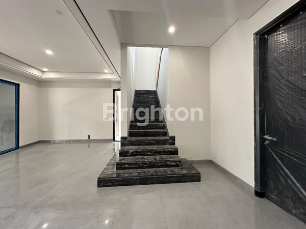 image RUMAH BARU MINIMALIS SPLIT LEVEL DI CITRALAND DEKAT, UC, GWALK, GRAHA DAN PAKUWON (5)