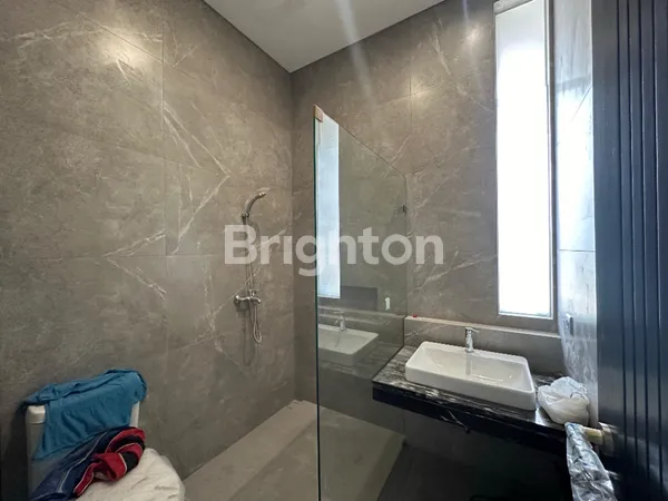 image RUMAH BARU MINIMALIS SPLIT LEVEL DI CITRALAND DEKAT, UC, GWALK, GRAHA DAN PAKUWON (8)