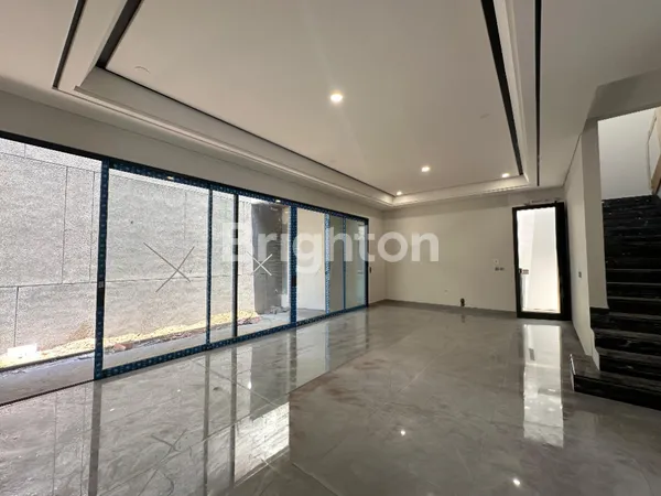 image RUMAH BARU MINIMALIS SPLIT LEVEL DI AREA GOLF CITRALAND DEKAT UC, GRAHA DAN PAKUWON (3)