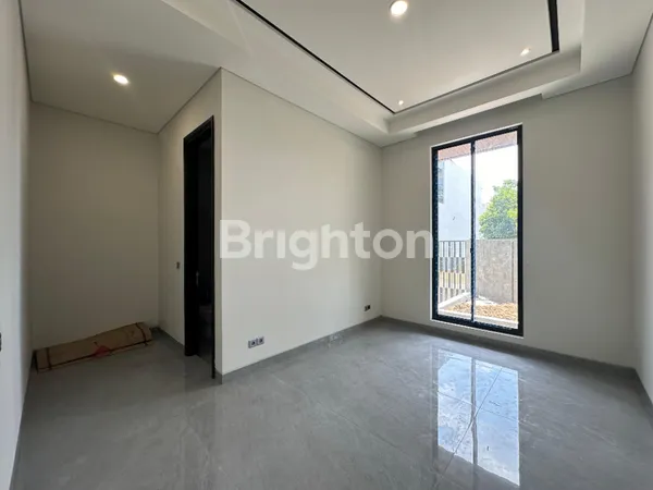 image RUMAH BARU MINIMALIS SPLIT LEVEL DI AREA GOLF CITRALAND DEKAT UC, GRAHA DAN PAKUWON (4)