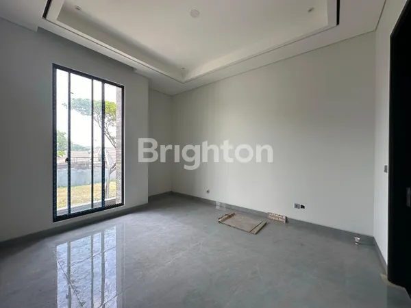 image RUMAH BARU MINIMALIS SPLIT LEVEL DI AREA GOLF CITRALAND DEKAT UC, GRAHA DAN PAKUWON (5)