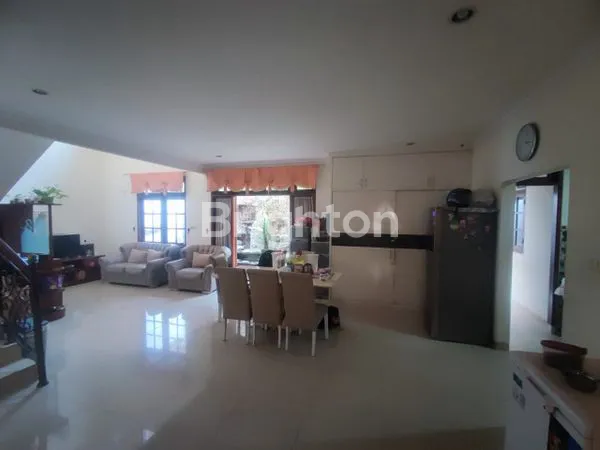 image RUMAH  2 LT BOULEVARD KOTA WISATA (4)