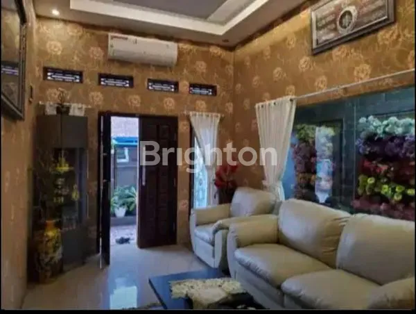 image RUMAH 2 LANTAI CANTIK SIAP HUNI (4)