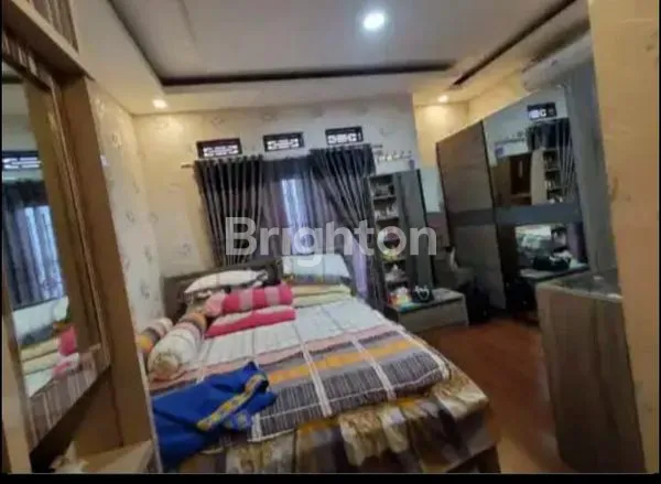 image RUMAH 2 LANTAI CANTIK SIAP HUNI (2)