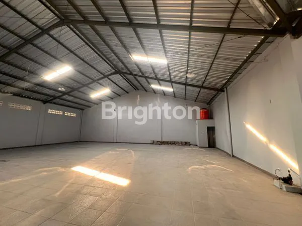 GUDANG DI TENGAH KOTA READY SIAP HUNI DEKAT TERMINAL TIRTONADI