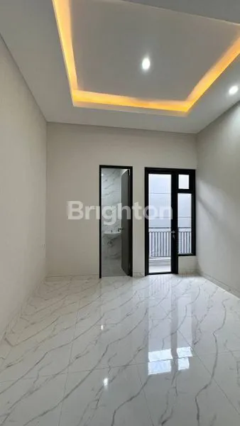 image MODERN MINIMALIS 2 LANTAI HOOK SELATAN-BARAT, RUMAH LEBAR 8 AREA MEDOKAN ROW 2.5 MOBIL DEKAT KE UPN, RAYA MERR, PANDUGO, RUNGKUT, GUNUNG ANYAR (4)