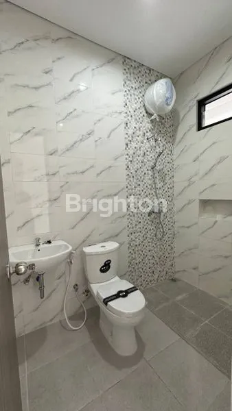 image MODERN MINIMALIS 2 LANTAI HOOK SELATAN-BARAT, RUMAH LEBAR 8 AREA MEDOKAN ROW 2.5 MOBIL DEKAT KE UPN, RAYA MERR, PANDUGO, RUNGKUT, GUNUNG ANYAR (2)