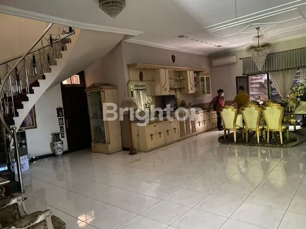 image RUMAH MEWAH CLASSIC KAWASAN ELIT SURABAYA TIMUR  (8)