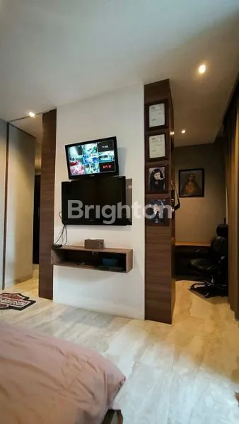 image HUNIAN CANTIK LUAS SIAP HUNI PLUS KOLAM RENANG DI CIMANGGIS (8)