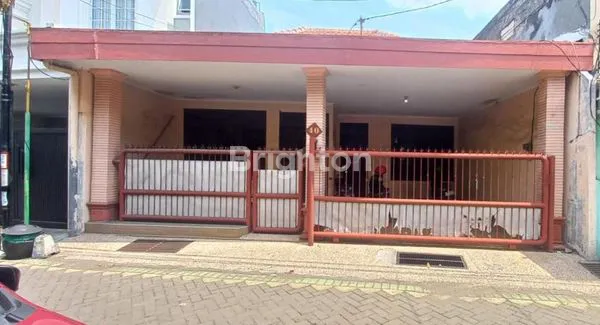 image RUMAH SIAP HUNI LOKASI SANGAT STRATEGIS DAN KOMERSIAL (1)
