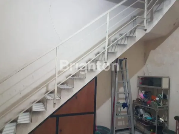 image RUMAH SIAP HUNI LOKASI SANGAT STRATEGIS DAN KOMERSIAL (2)