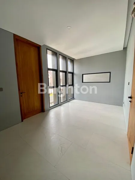 image DIJUAL RUMAH MEWAH 100 % BARU 3 LANTAI (6)