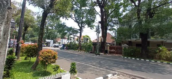image RUMAH KOLONIAL BELANDA DI DAERAH IJEN KOTA MALANG (1)