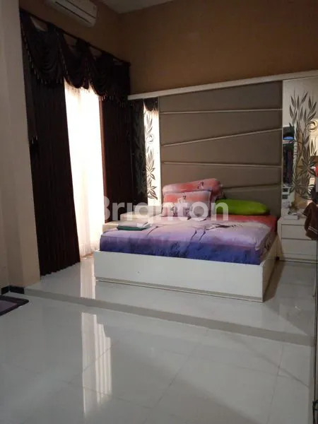 image RUMAH HOOK 1.5 LT EXCLUSIVE INTERIOR DAN ELEGAN DI CENTRAL PARK GUNUNG ANYAR REGENCY SURABAYA (4)