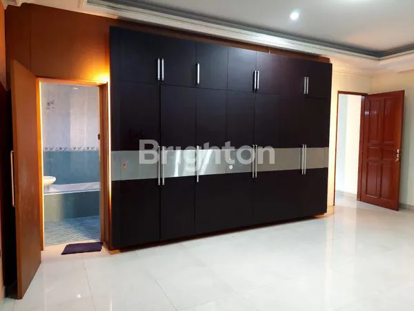 image RUMAH MEWAH PADEMANGAN (8)