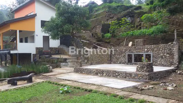 image VILLA GAMBUNG CIWIDEY AREA WISATA DIMANJAKAN DENGAN PEMANDANGAN DAN ALIRAN AIR SUNGAI (7)