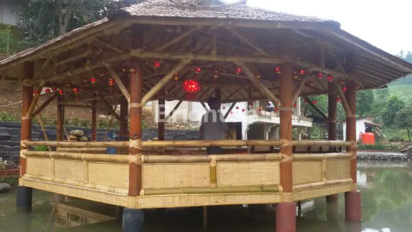 image VILLA GAMBUNG CIWIDEY AREA WISATA DIMANJAKAN DENGAN PEMANDANGAN DAN ALIRAN AIR SUNGAI (8)