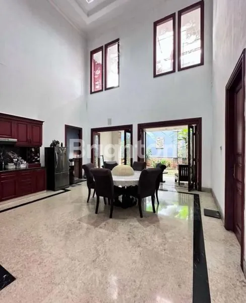 image RUMAH MEWAH NYAMAN LOKASI ELIT DI CEMPAKA PUTIH (7)