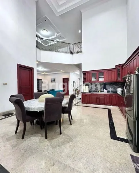 image RUMAH MEWAH NYAMAN LOKASI ELIT DI CEMPAKA PUTIH (6)