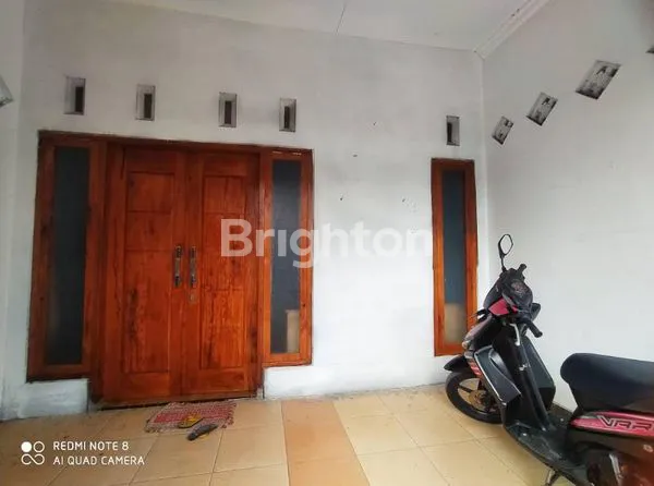 image RUMAH DENGAN KOLAM RENANG (3)