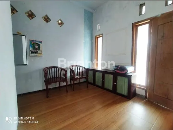 image RUMAH DENGAN KOLAM RENANG (4)