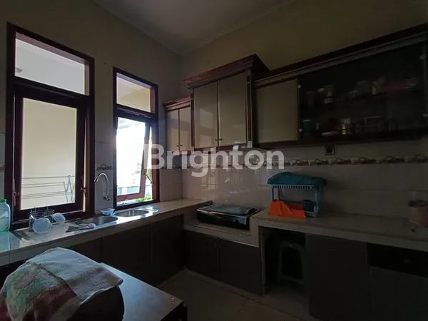 image RUMAH HOOK2 LANTAI FULL FURNISH DI JEMBER (7)