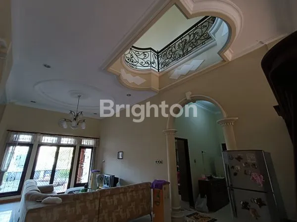 image RUMAH HOOK2 LANTAI FULL FURNISH DI JEMBER (2)