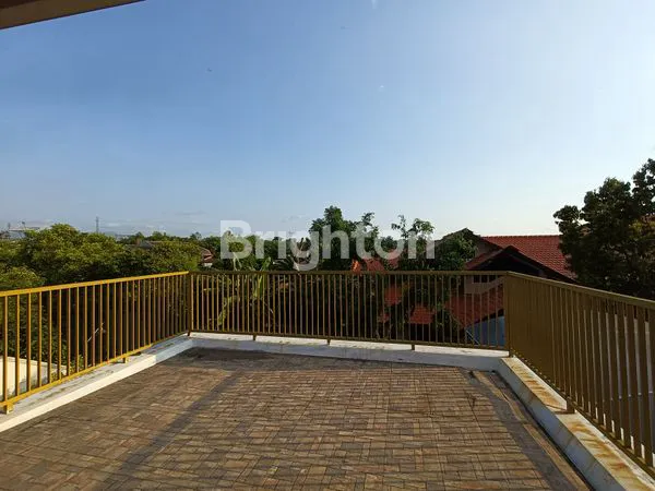 image RUMAH HOOK2 LANTAI FULL FURNISH DI JEMBER (8)