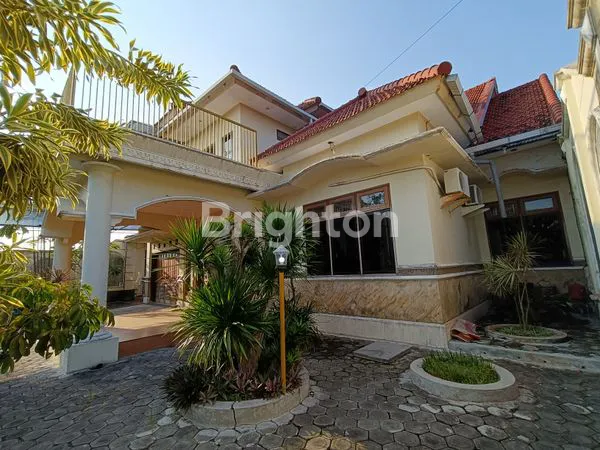 RUMAH HOOK2 LANTAI FULL FURNISH DI JEMBER