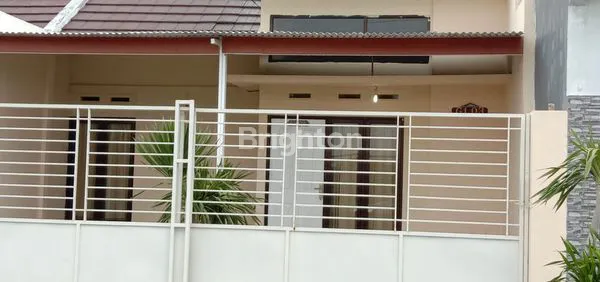 image RUMAH DENGAN ROW JALAN UTAMA 15M,RUMAH GRESS PERUMAHAN PERMATA SUKODONO RAYA FULL RENOVASI,RUMAH BARU GRES (1)