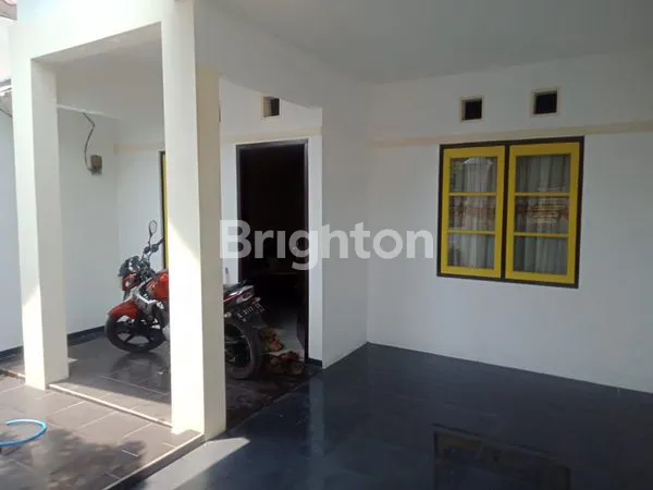 image RUMAH MINIMALIS FULL FURNISH1. MEJA & KURSI MAKAN2. MEJA & KURSI TAMU3. LEMARI ES4. BUFET5. TV6. TEMPAT TIDUR (1)