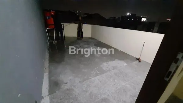 image RUMAH 3 LANTAI DI CEMPAKA PUTIH (7)