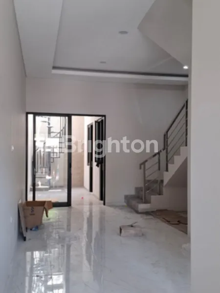 image FOR SALE - RUMAH BARU TENGGILIS MEJOYO SELATAN (2)