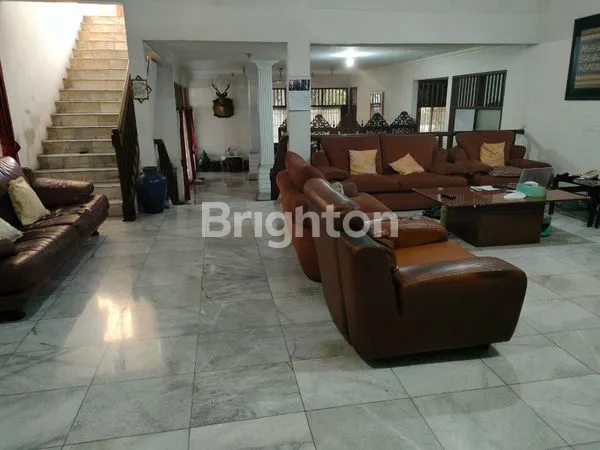 image RUMAH HOOK TERAWAT SIAP HUNI DI KALIBATA (1)