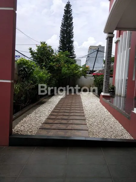 image TURUN HARGA RUMAH HOEK 3 LANTAI SIAP HUNI LENGKAP DENGAN FURNITURE DI GREEN VILLE (3)