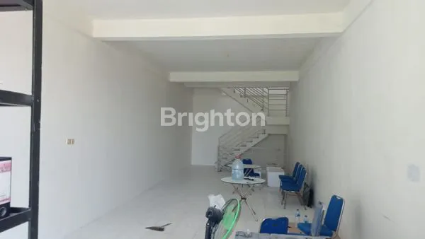 image RUKO 2 LANTAI BARU, NOL JALAN, PARKIRAN LUAS, MASUK KOMPLEKS PERUKOAN, BAMBE DRIYOREJO, GRESIK (4)