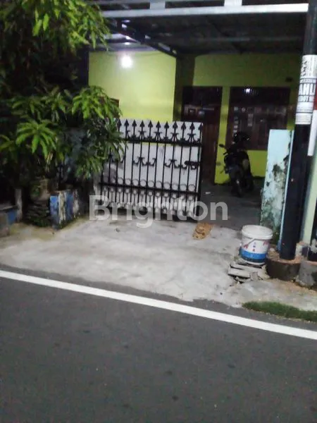 image RUMAH BANGUNAN LAMA  DI JALAN DAKOTA BUMI ANTARIKSA, DEKAT UNIPMA MADIUN (1)