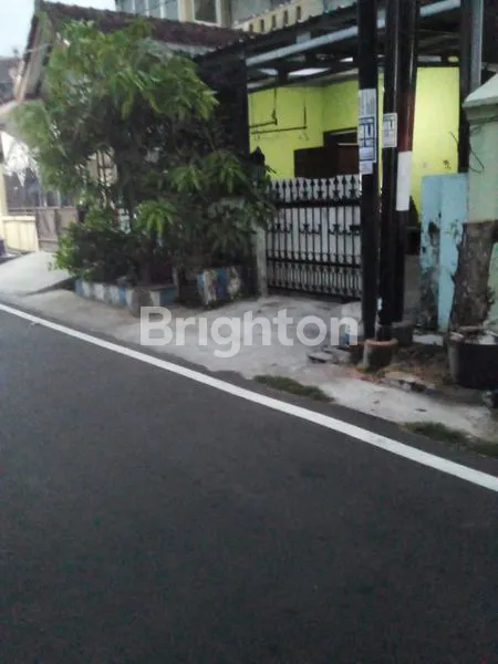 image RUMAH BANGUNAN LAMA  DI JALAN DAKOTA BUMI ANTARIKSA, DEKAT UNIPMA MADIUN (6)