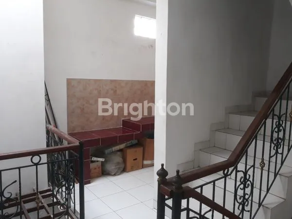 image DI JUAL RUKO LANTAI 3 JALAN MERDEKA RENON (7)