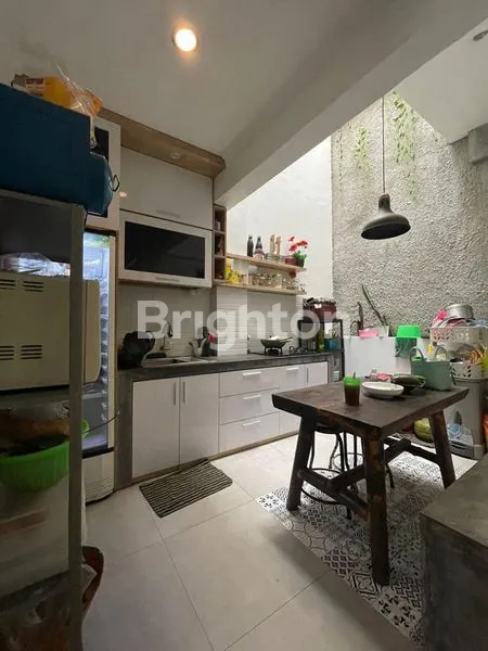 image RUMAH CANTIK MINIMALIS 2 ,5 LANTAI METLAND TRANSYOGI (4)