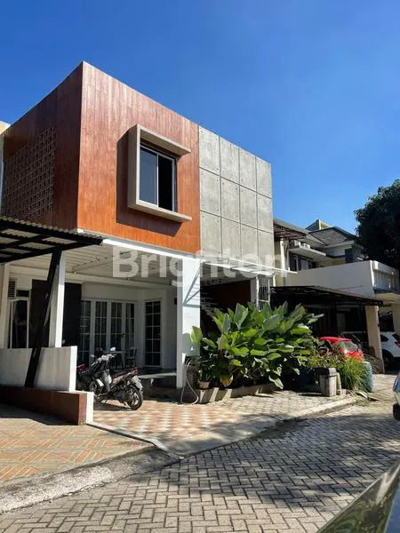 image RUMAH CANTIK MINIMALIS 2 ,5 LANTAI METLAND TRANSYOGI (1)