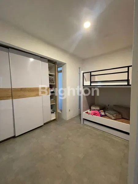 image RUMAH CANTIK MINIMALIS 2 ,5 LANTAI METLAND TRANSYOGI (6)