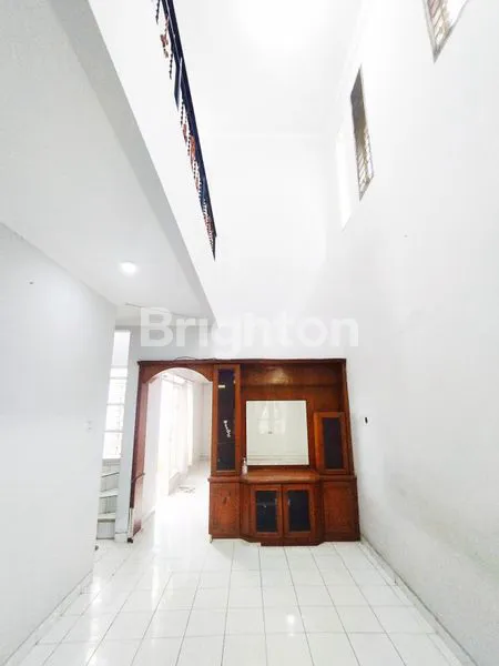 image RUMAH LUAS DAN CANTIK 2 LANTAI DI KOTA WISATA CIBUBUR (2)